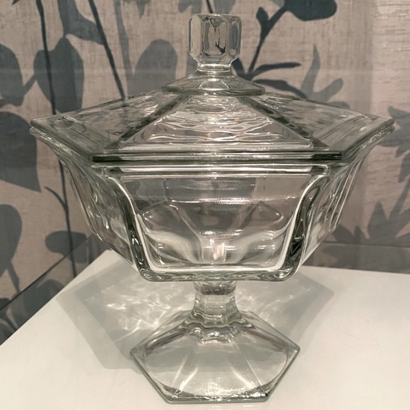 NWOT 8” Candy Pedestal Dish w Lid Cover Hexagonal - Pressed Clear Crystal Glass - Picture 6 of 6